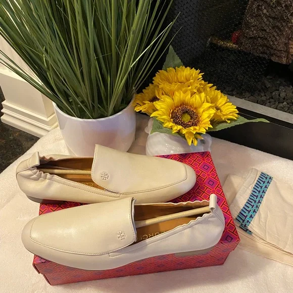 Tory Burch Kira 20MM Elastic Loafer Napa Leather - Picture 2 of 12